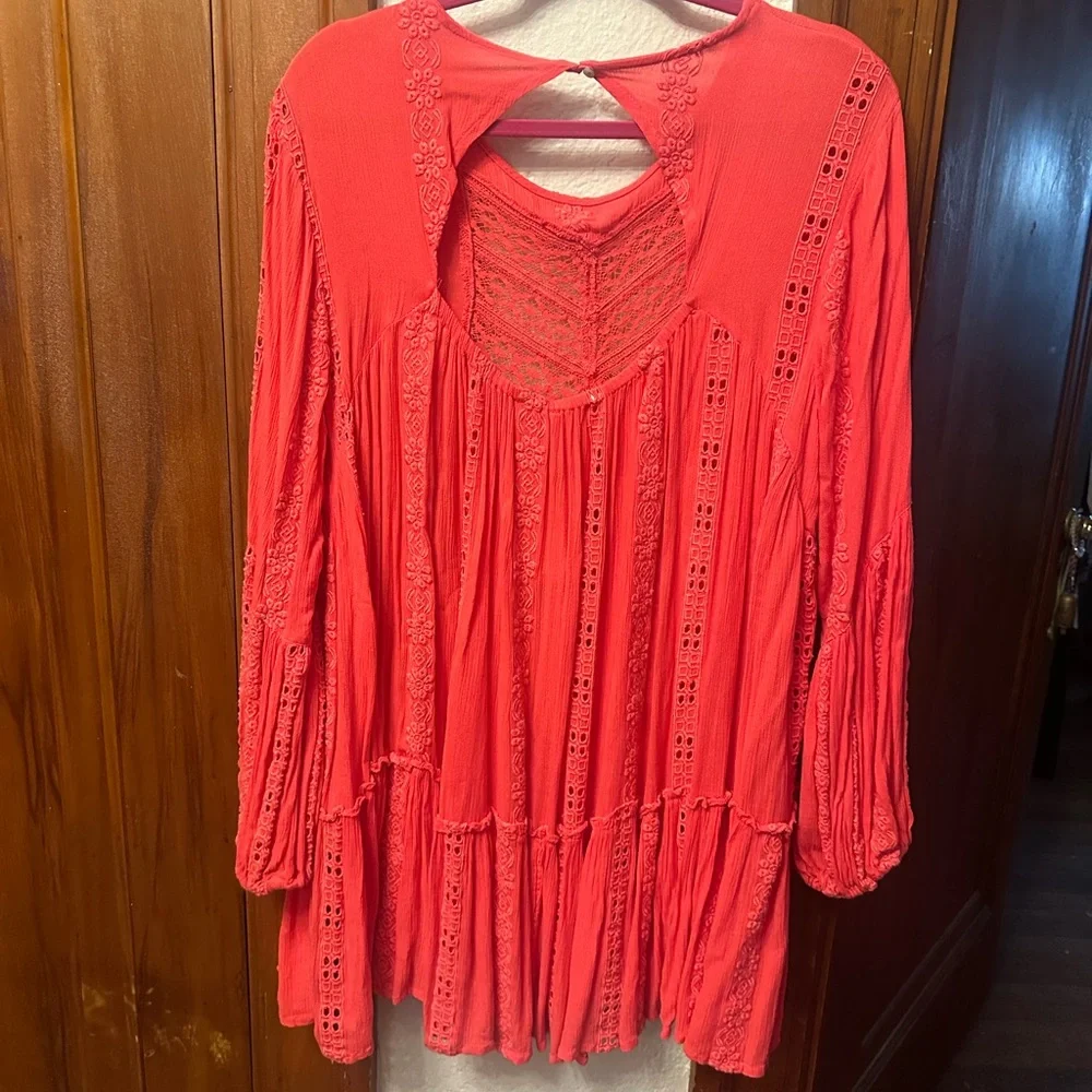 Free People Kiss Kiss Embroidered Tunic Top size Medium